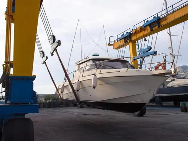 湖北孝感游艇轮胎吊公司设备可适用于多种路面工况